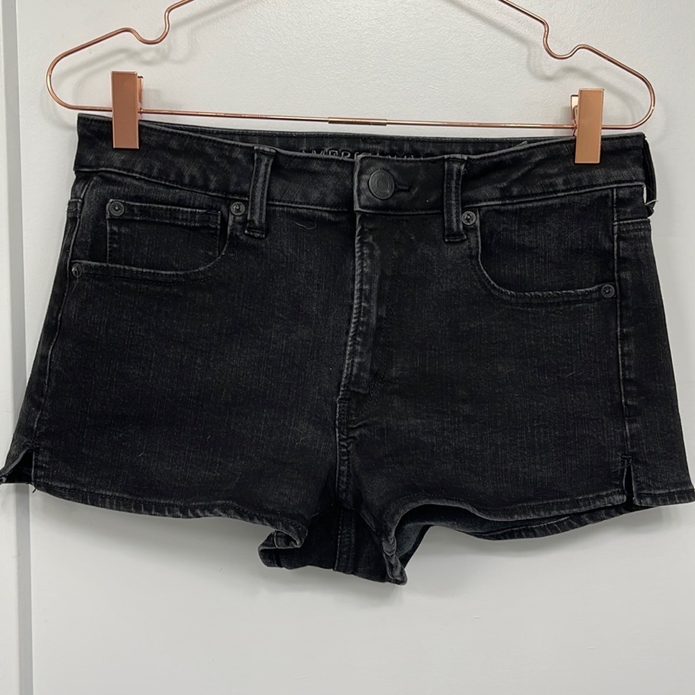 AMERICAN EAGLE OUTFITTERS black high-rise denim shorts